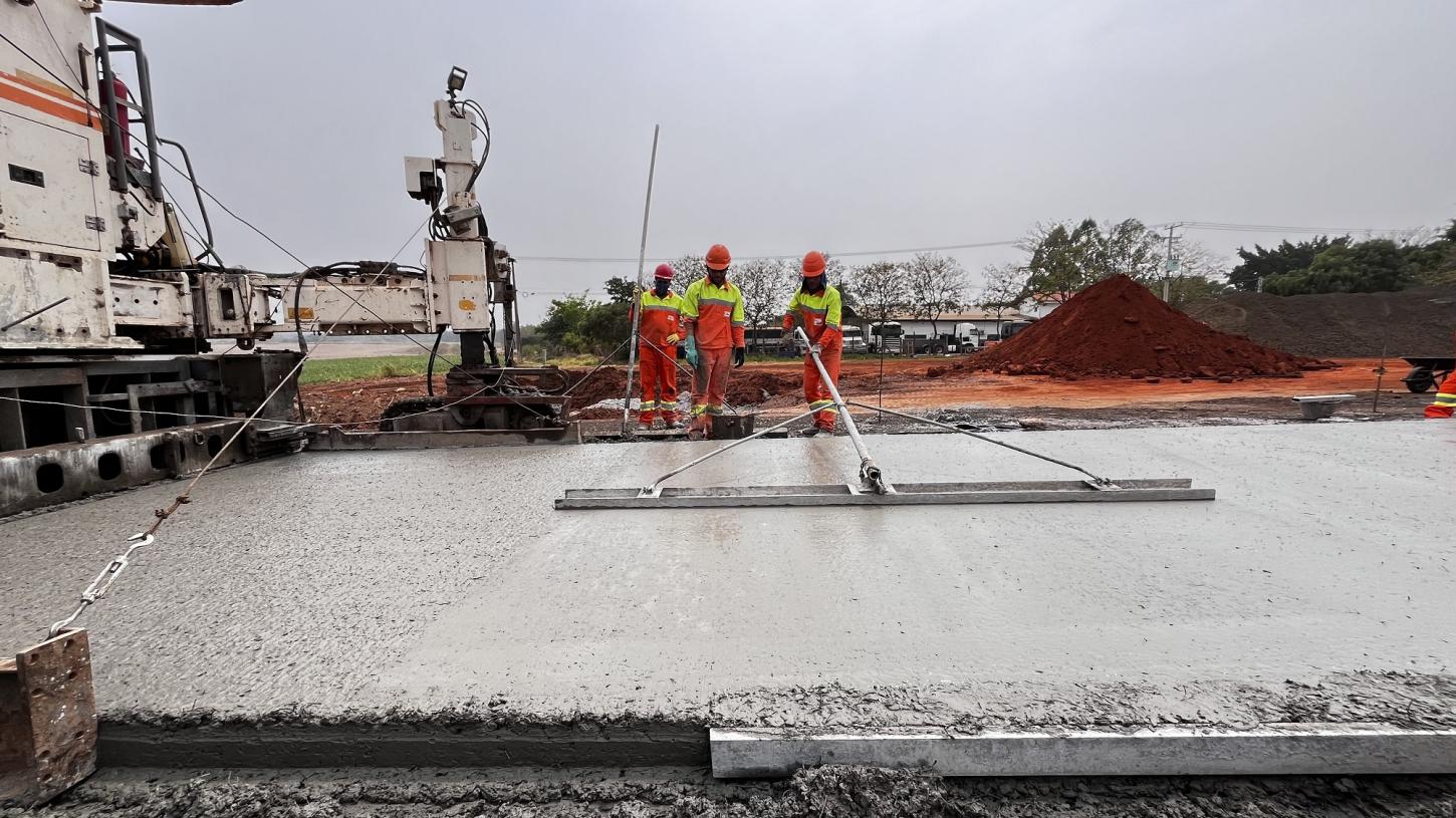 Trecho do antigo Anel Viário, que liga a SP-127 à Ceagesp, começa a receber concreto
