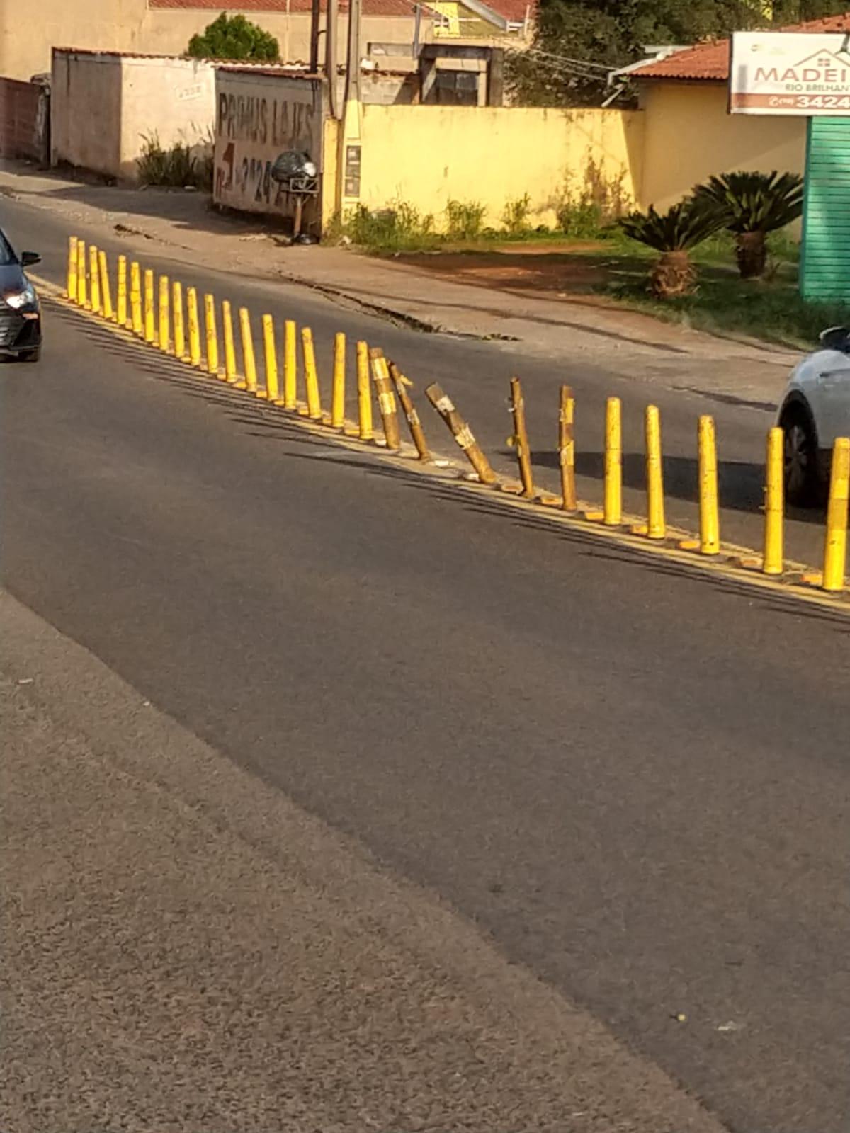 Engenharia de trânsito mal aplicada no ínicio do Bairro Nova Iguaçú