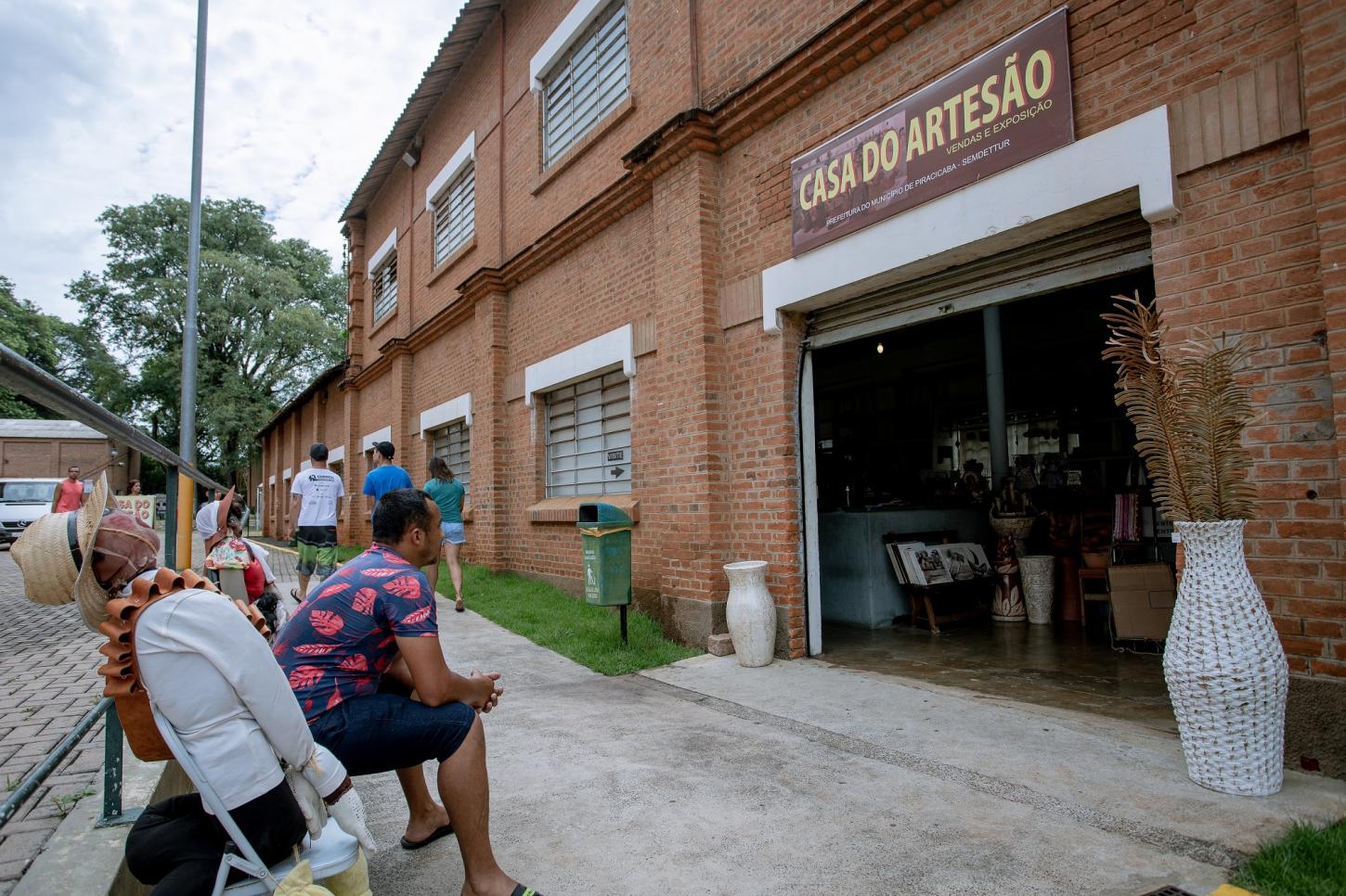 Confira o funcionamento da cidade nos dias 31/12 e 01/2025, véspera e Dia de Ano Novo