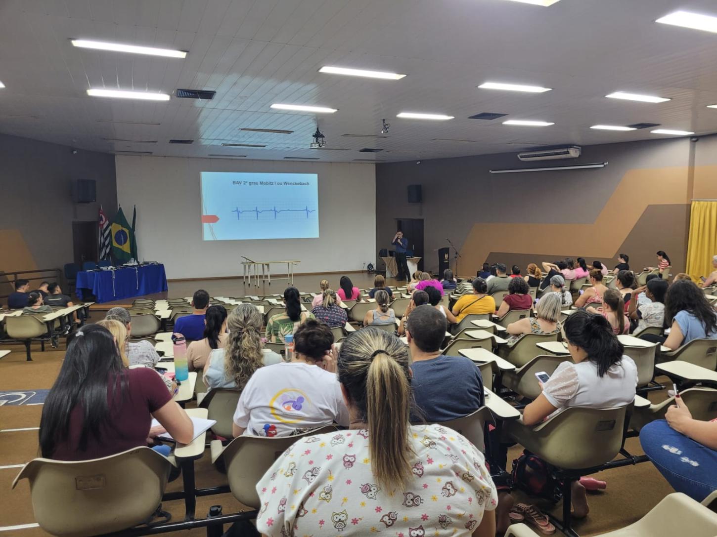 Saúde capacita 150 servidores para uso de eletrocardiograma