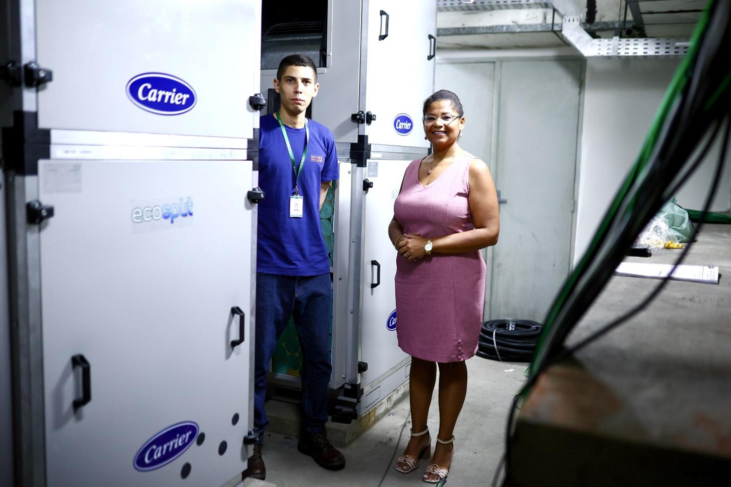Serviço de troca do sistema de ar-condicionado do Teatro Dr. Losso Netto entra na fase final