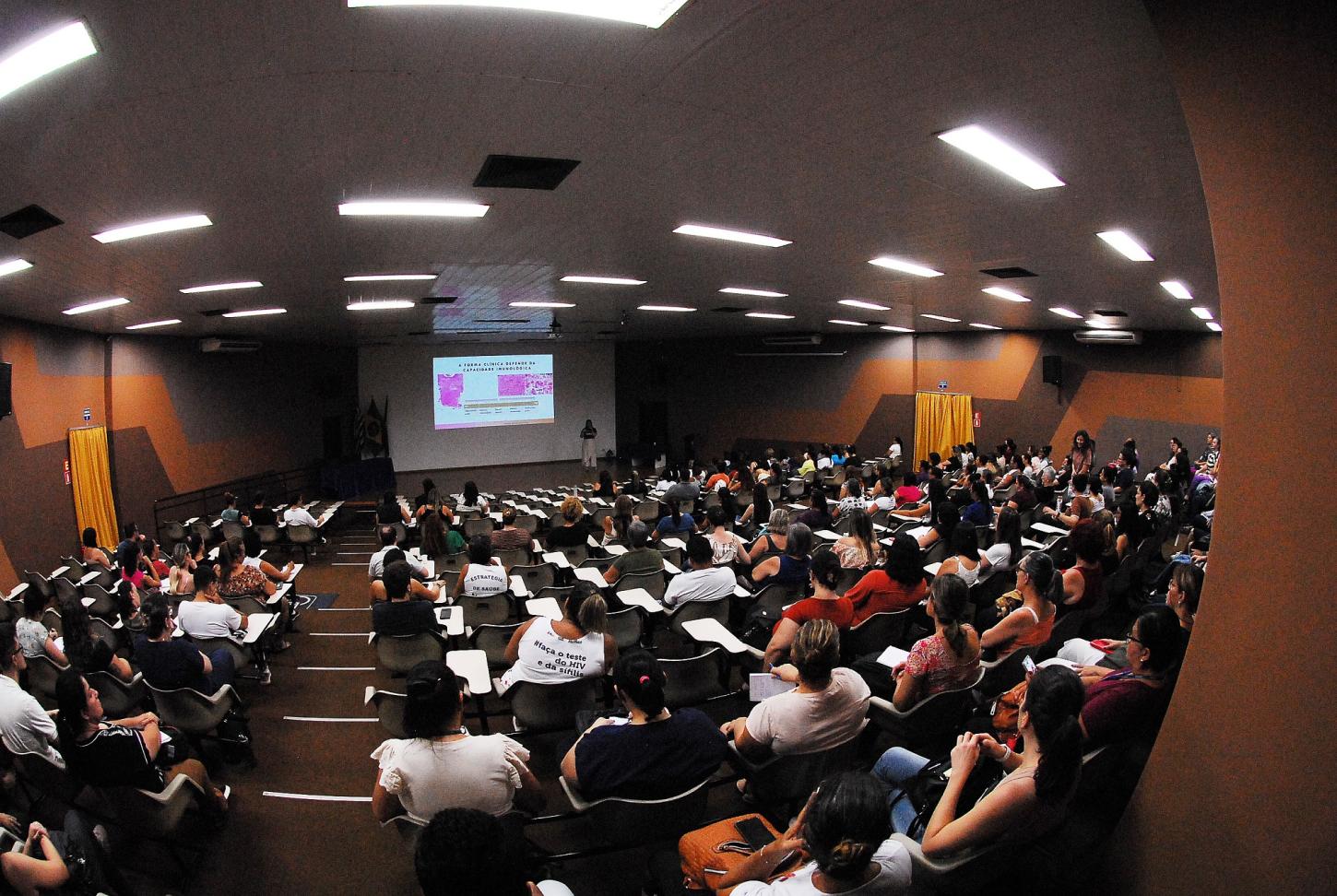 Janeiro Roxo: mais de 150 profissionais participaram de capacitação sobre a hanseníase