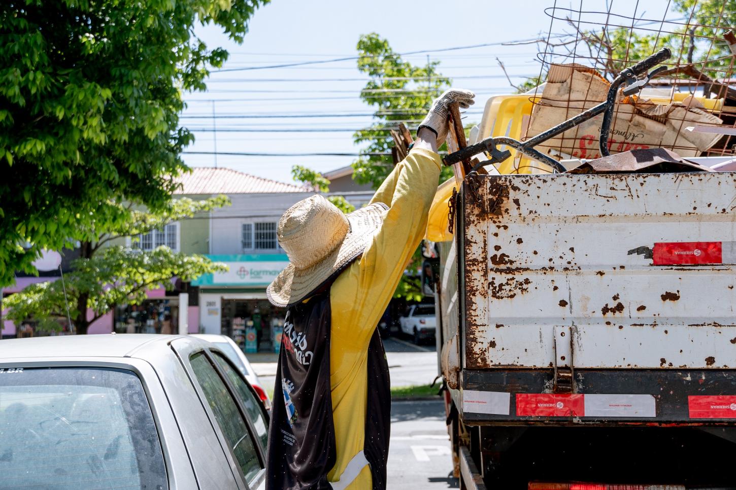 Arrastão recolheu mais de 7 toneladas de inservíveis na região da Vila Cristina, no sábado, 15/2