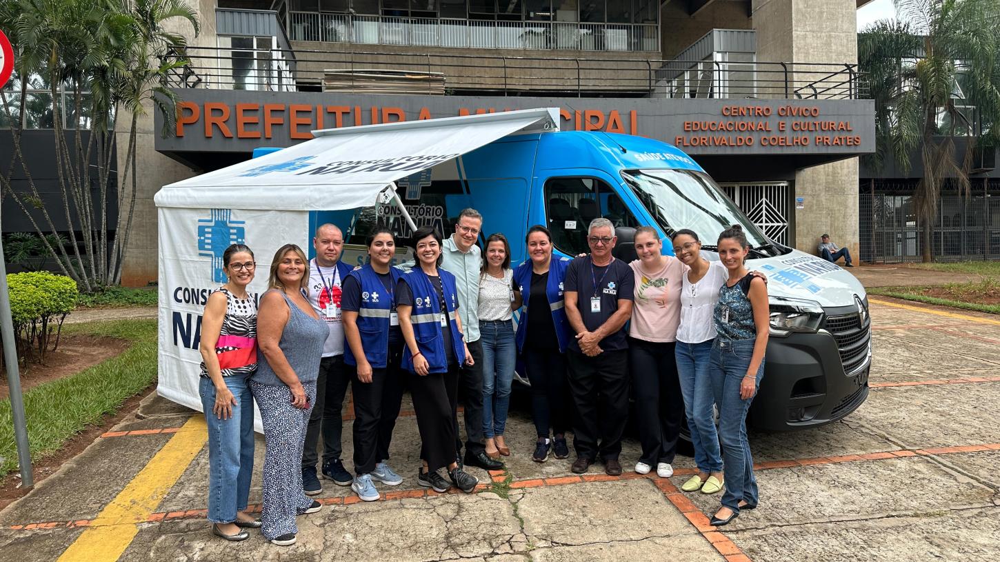 Consultório na Rua ganha veículo novo e moderno para atendimento