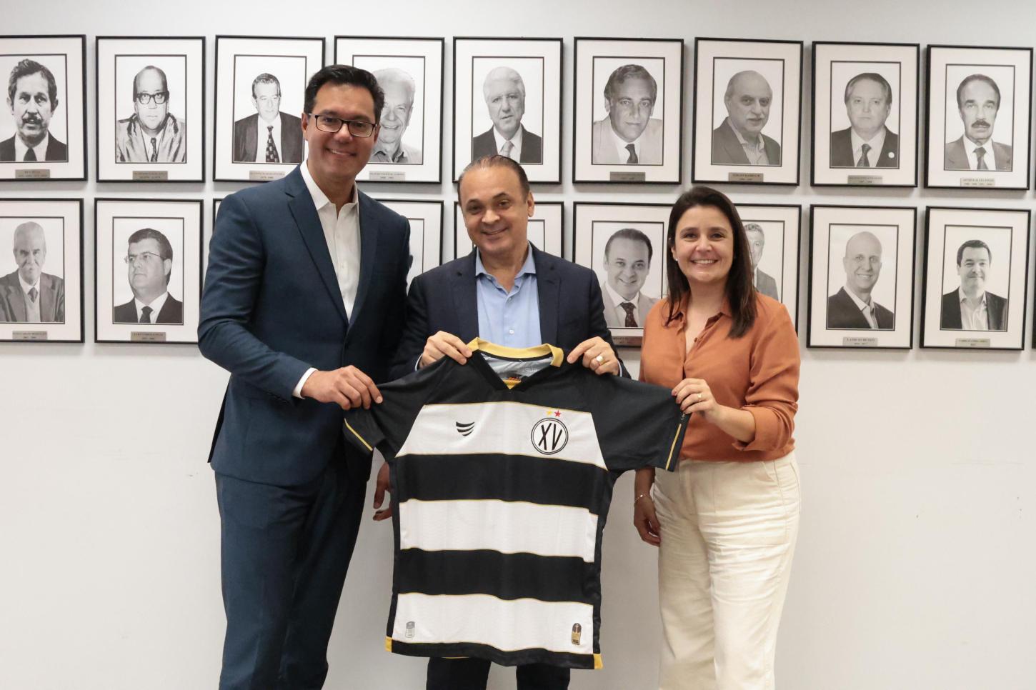 Fomento ao turismo: secretária Clarissa Quiararia reúne-se com secretário de Estado