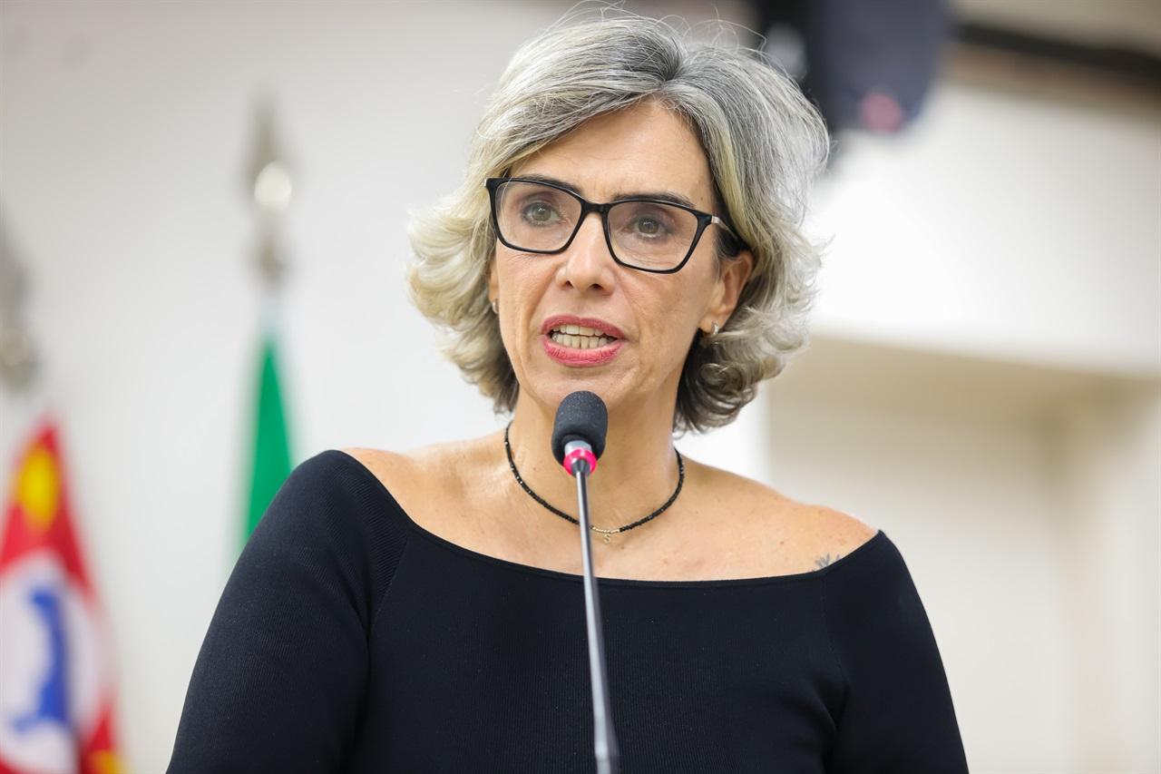 Sarau: evento na Biblioteca Municipal discute feminismo