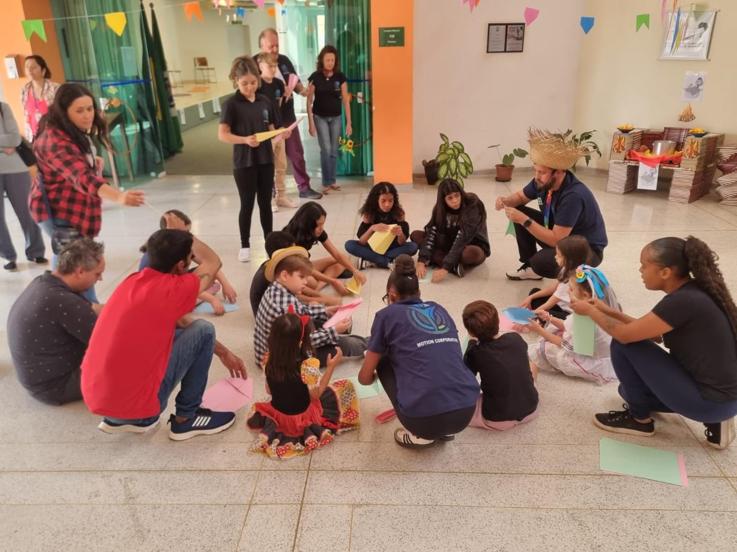 Biblioteca Municipal realiza Festa Julina com brincadeiras e música típica