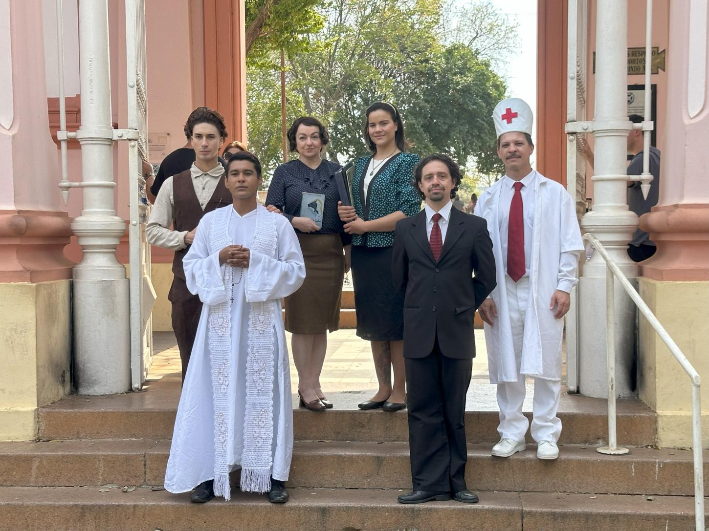 Roteiro no Cemitério da Saudade teve performance teatral com oito personagens