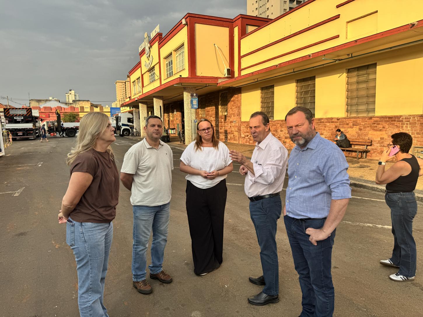 Prefeitura inicia instalação de boxes provisórios no Mercado Municipal