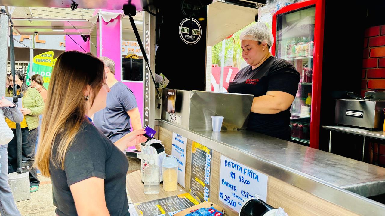 Prefeitura realiza Sabores na Rua com food trucks e música ao vivo na sexta-feira, 31/10