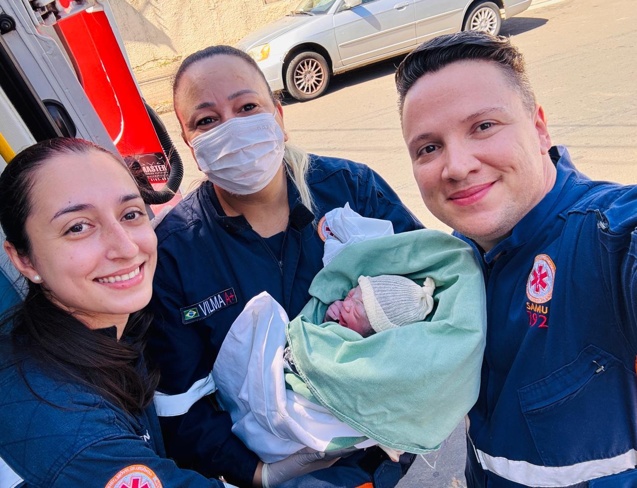 Samu realiza parto em casa no bairro Morumbi