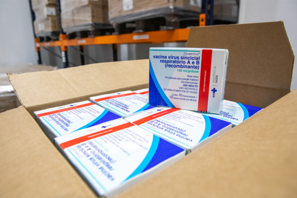 Unidades de saúde começam a receber vacina contra o vírus sincicial respiratório