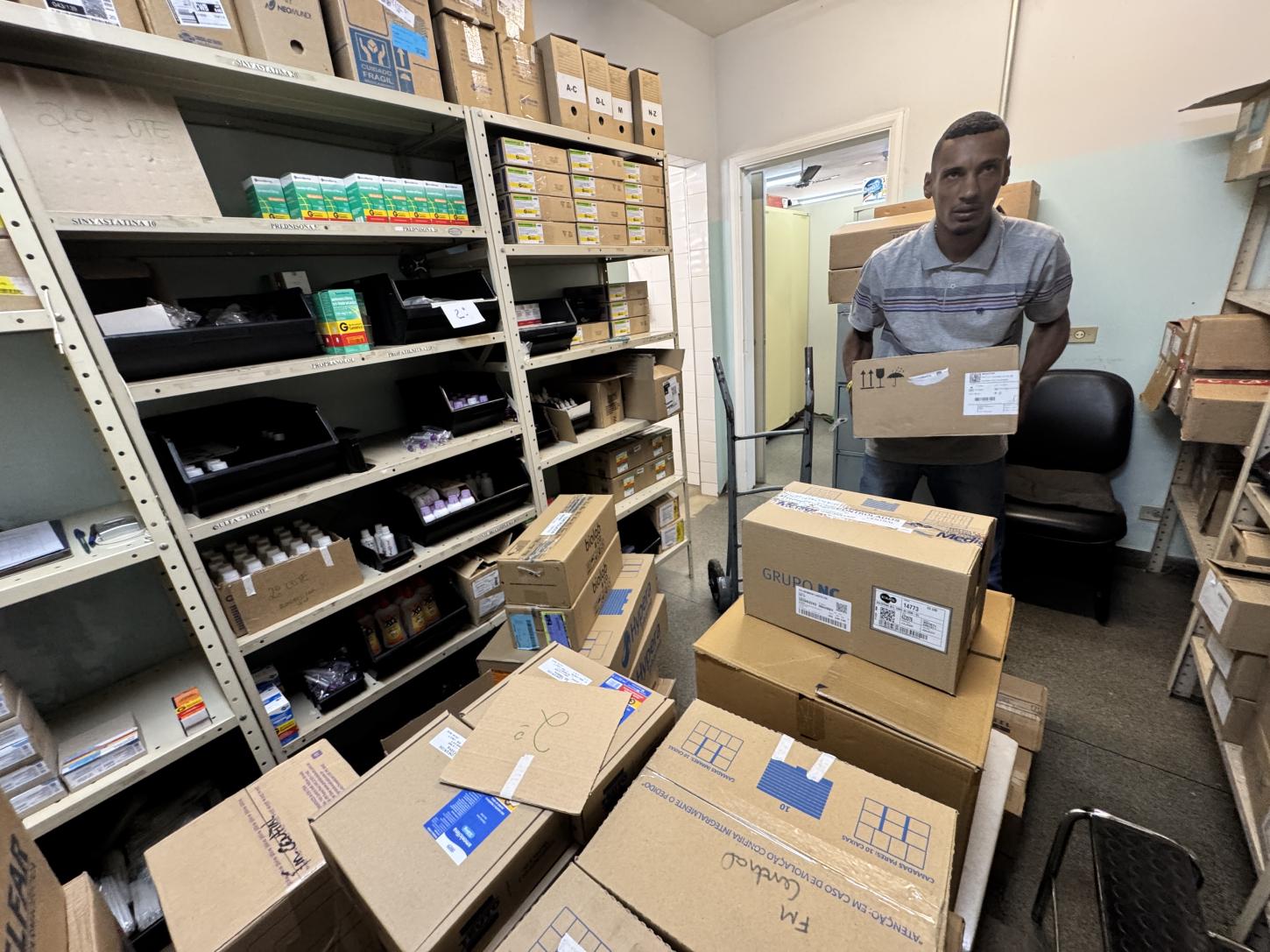 Após reorganização do sistema de compras, Prefeitura realiza força-tarefa para abastecer farmácias municipais