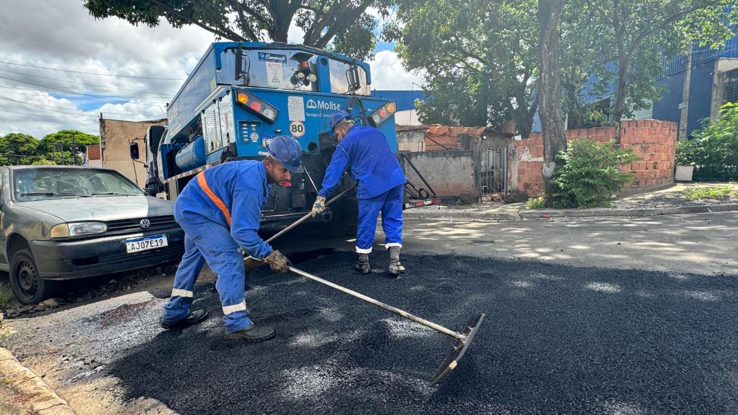 Dez vias receberam serviços de tapa-buraco na última semana