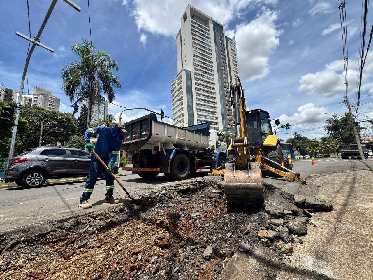 Prefeitura realiza recuperação de pavimento em trecho da avenida Armando de Salles Oliveira 