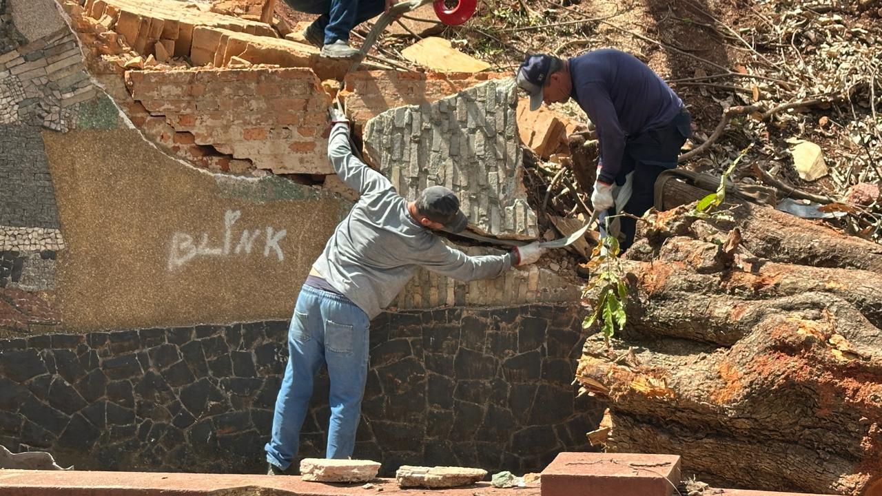 Prefeitura recolhe fragmentos do painel histórico de Clemência Pizzigatti no Parque do Mirante