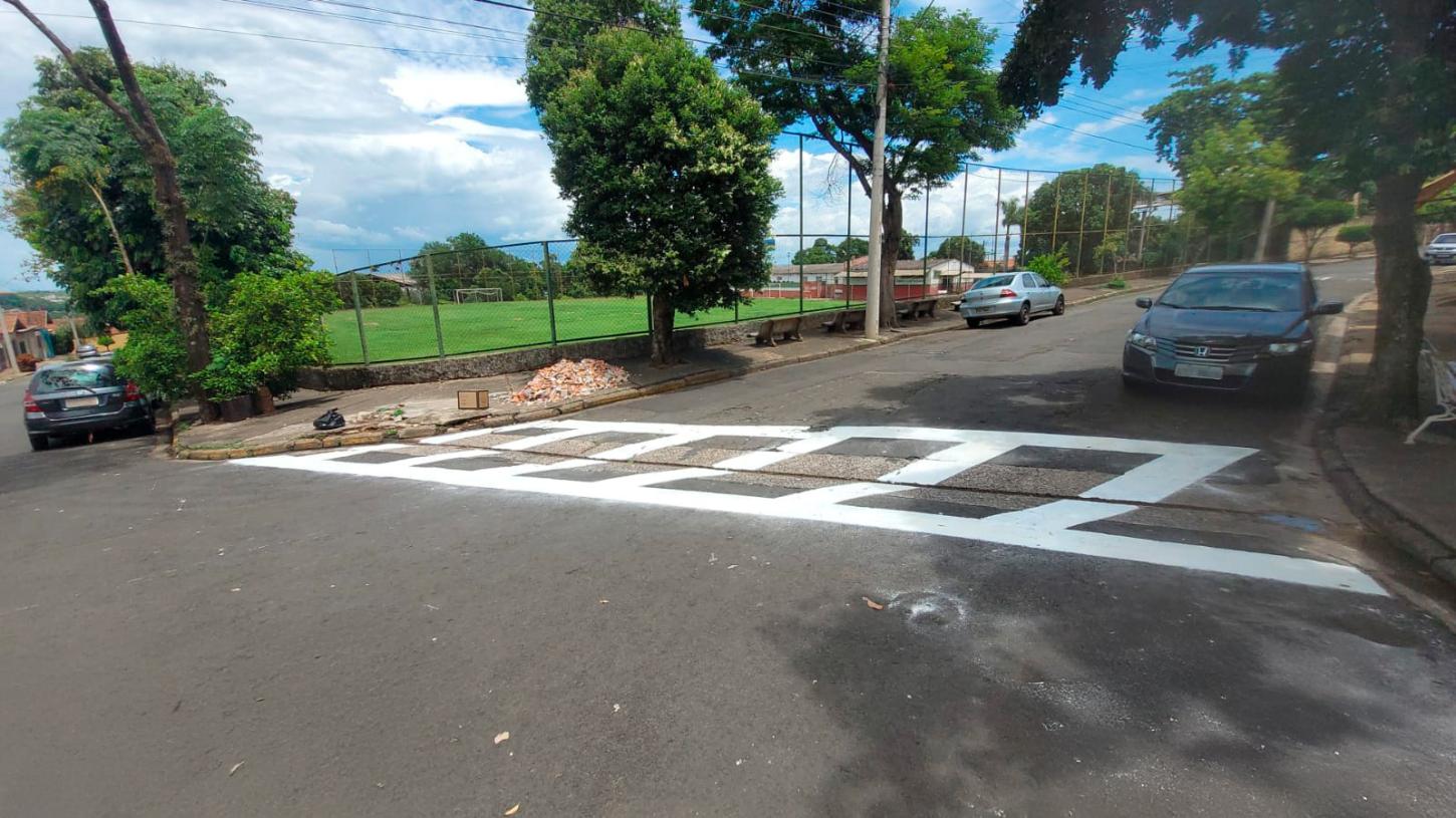 Prefeitura reforça sinalização de trânsito de 44 vias