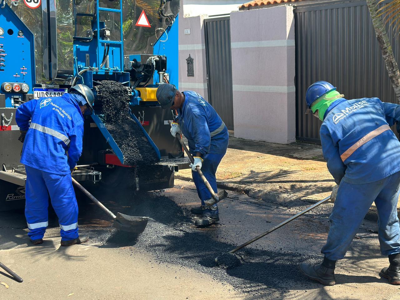 15 vias receberam serviços de tapa-buraco na última semana