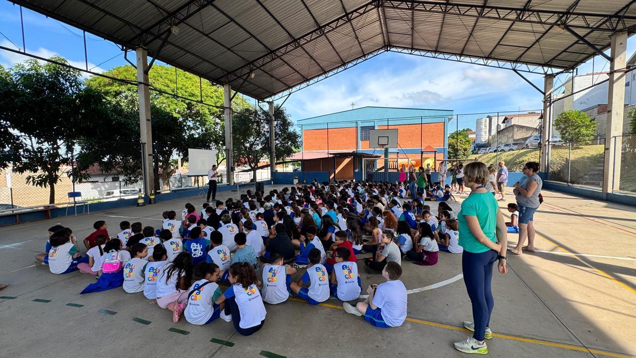Palestra em escola municipal orienta sobre combate à dengue