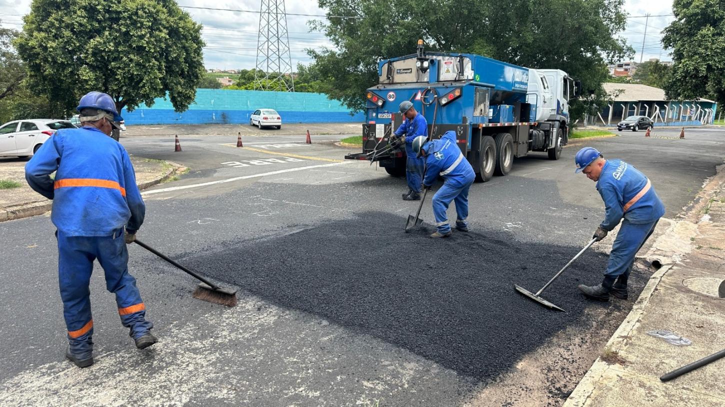 23 vias em 16 bairros do município foram beneficiadas com a operação tapa-buraco 