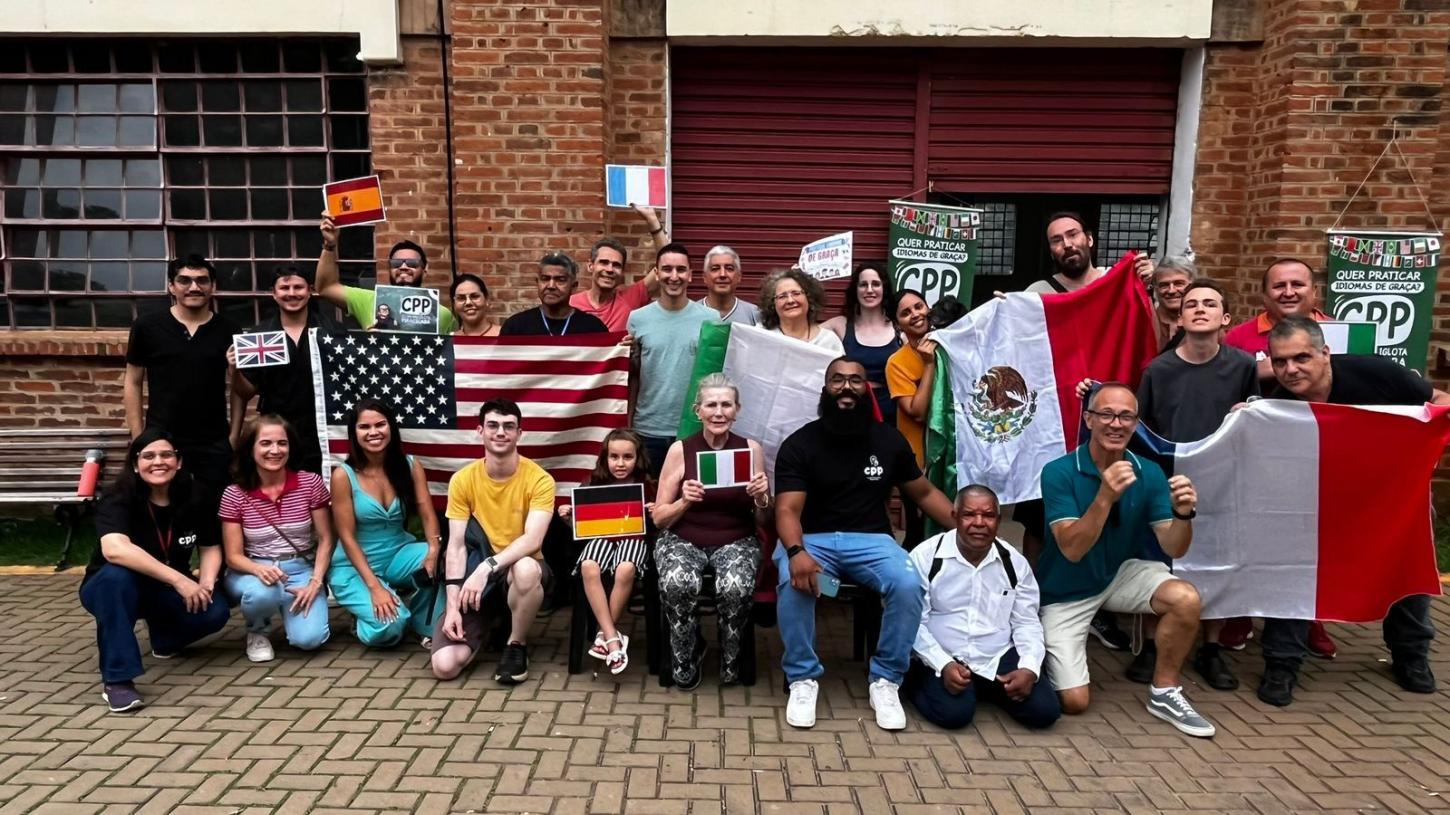 Clube de Poliglotas realiza encontro para conversação no Engenho Central