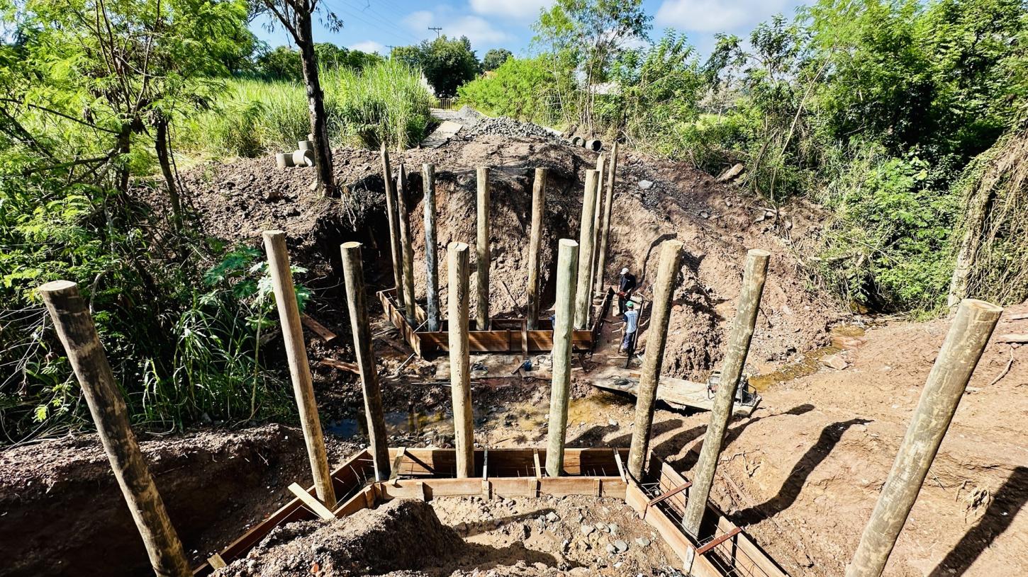 Ponte na estrada PIR-017, no Santa Isabel, começa a ser reconstruída
