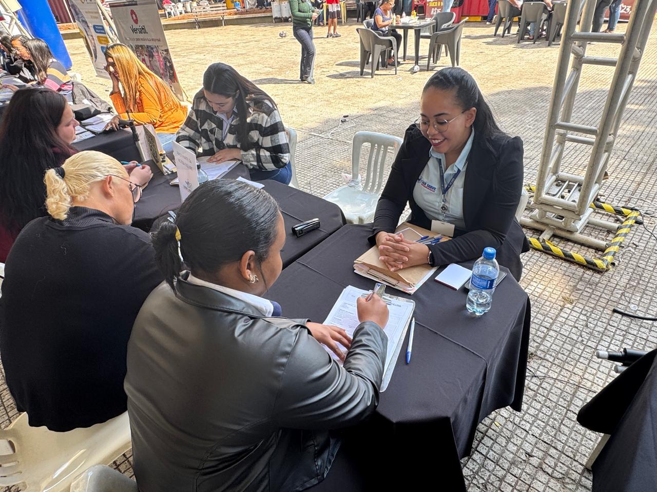Prefeitura realiza 1ª Rota do Trabalho e Empreendedorismo da Mulher com mais de 400 vagas