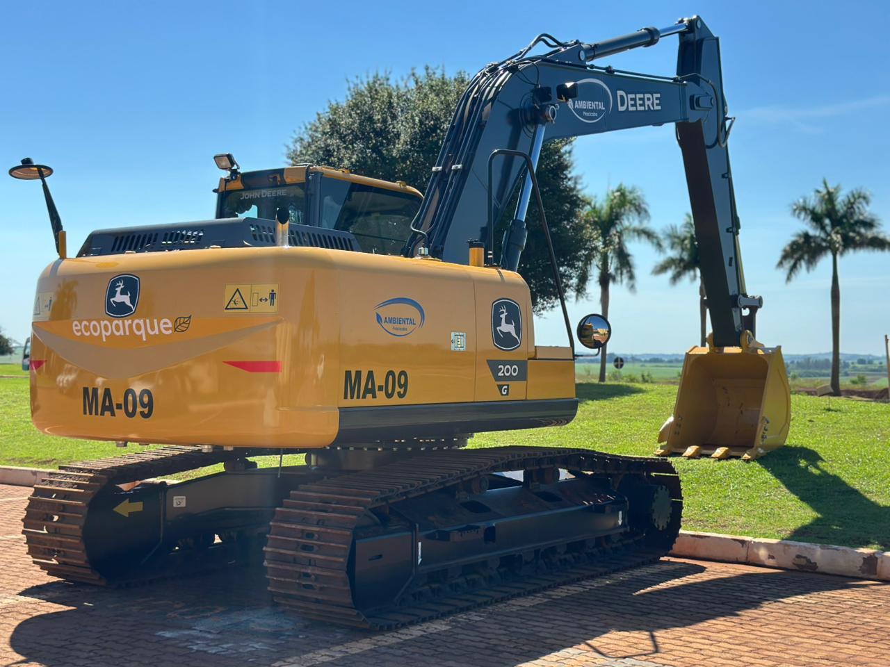 Prefeitura recebe nova escavadeira hidráulica para ampliação do aterro sanitário