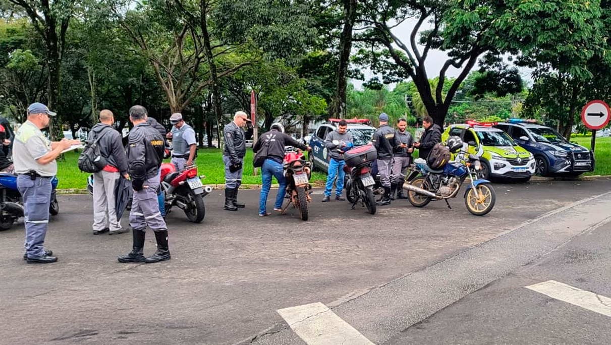 Segurança no trânsito: operação fiscaliza mais de 60 motocicletas   