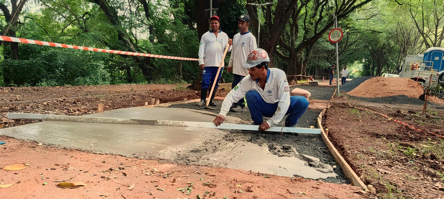 Ciclovia na avenida Cruzeiro do Sul já recebe concreto
