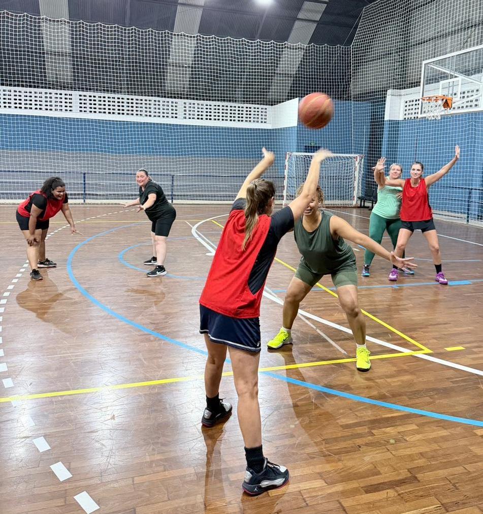  Prefeitura oferece aulas gratuitas de basquete feminino   