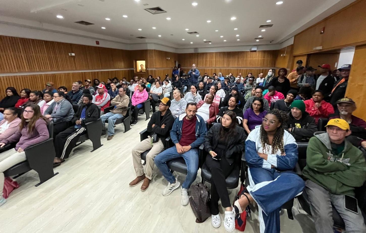 Ação realiza 107 inscrições de bolsistas da Frente de Trabalho no Encceja