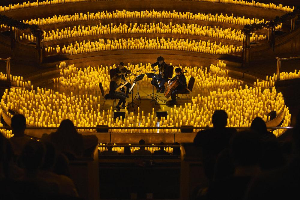 Concertos Candlelight transformam noites em Piracicaba em experiências inesquecíveis