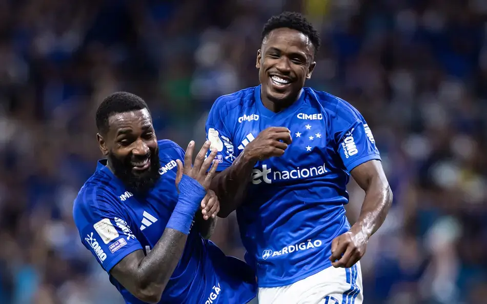 Cruzeiro leva susto no fim, mas vence a Chapecoense no Mineirão; dê suas notas