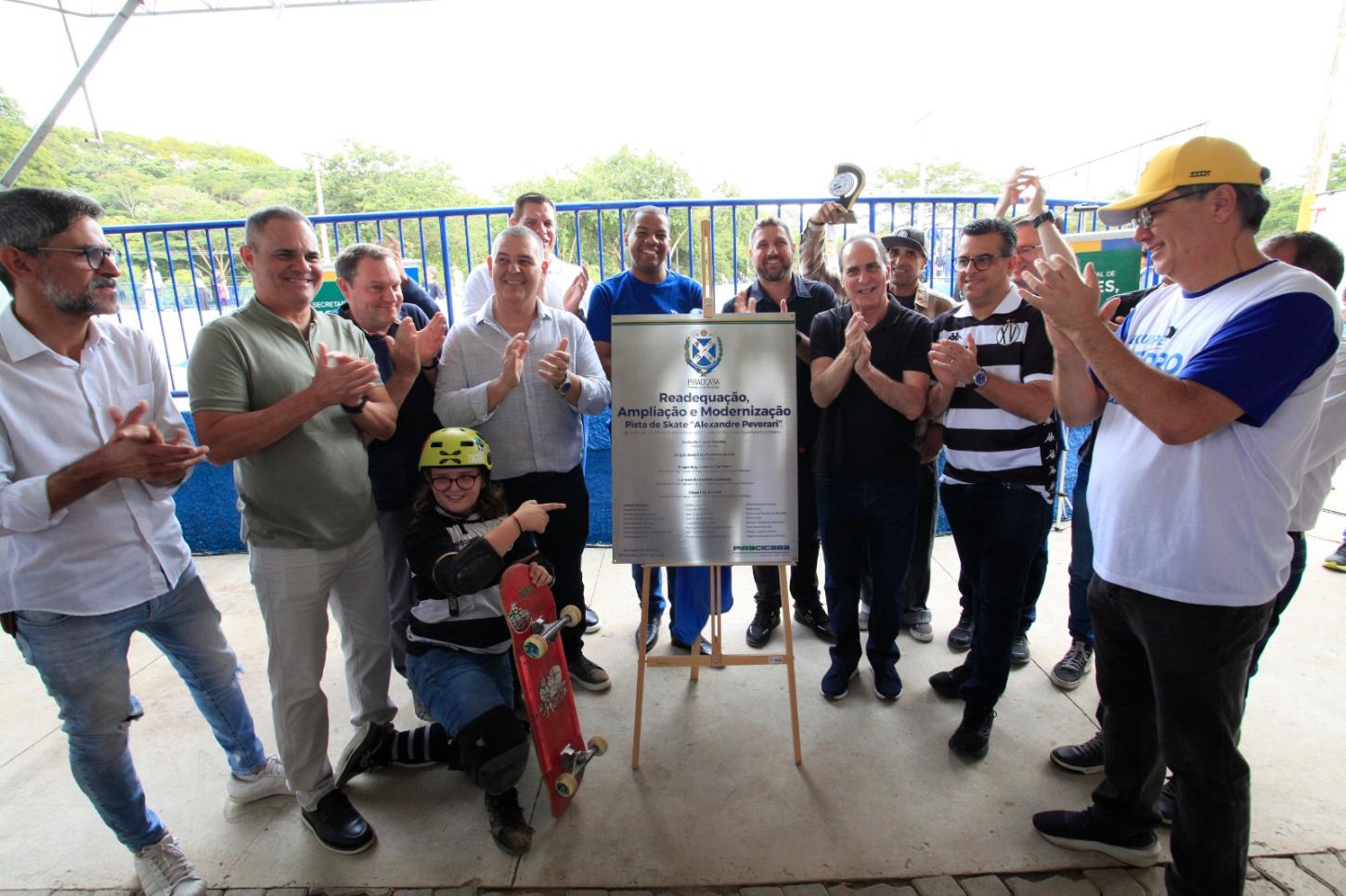 Prefeito faz entrega da pista de skate da Área de Lazer do Trabalhador