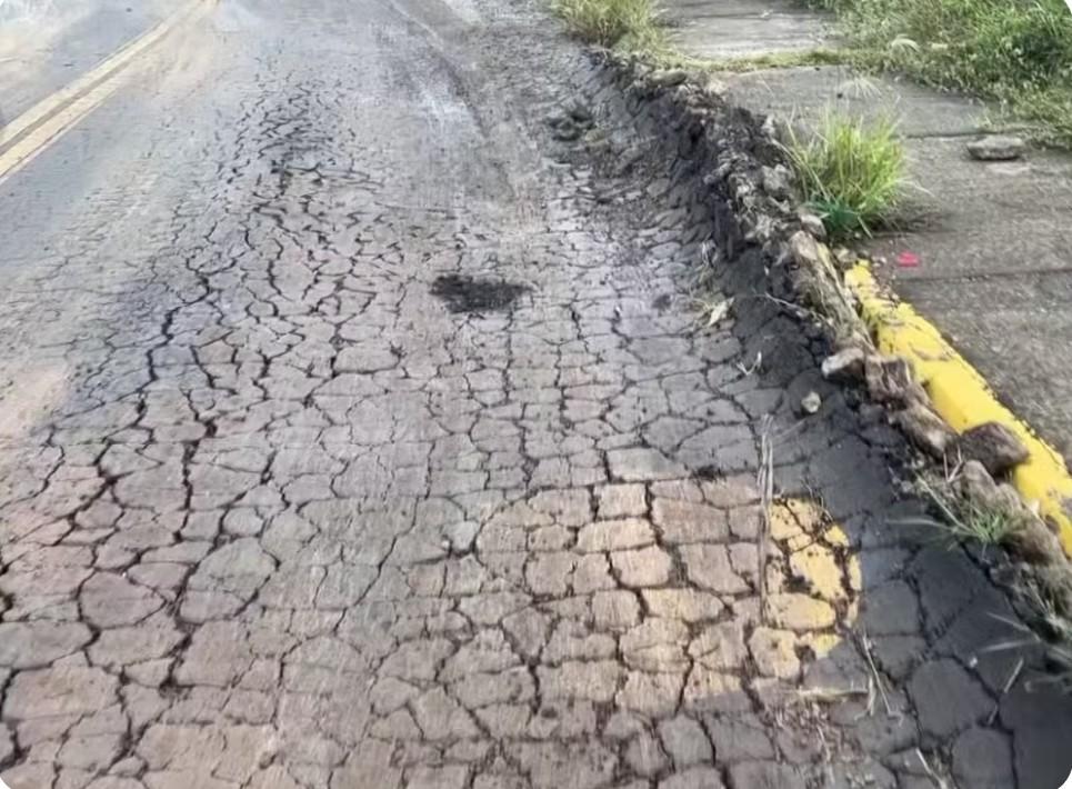 Asfalto cede seis meses após reparos e abre crateras de até 7 metros em bairro de Piracicaba