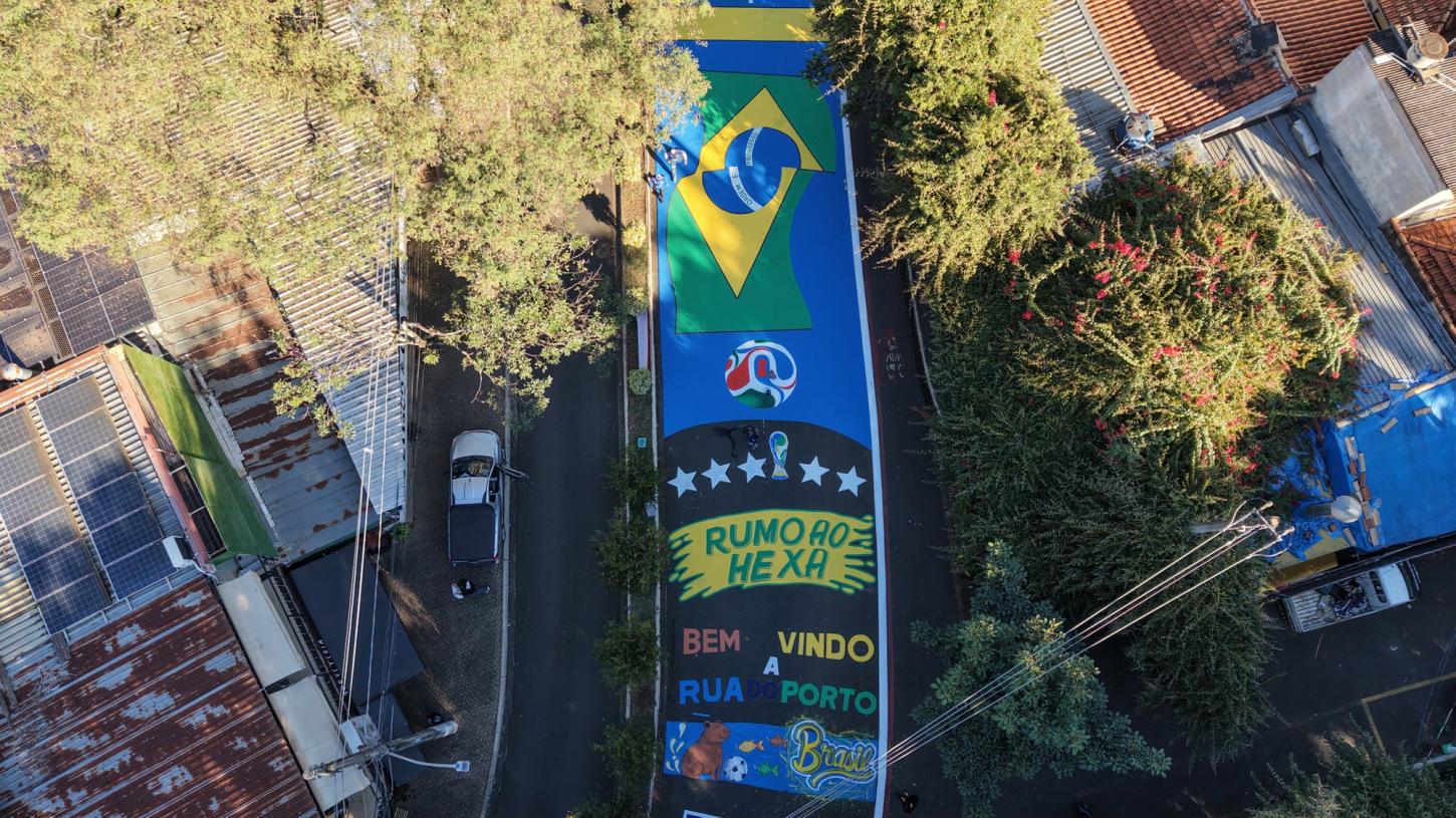 Copa do Mundo: pintura alusiva à competição é concluída na avenida Alidor Pecorari