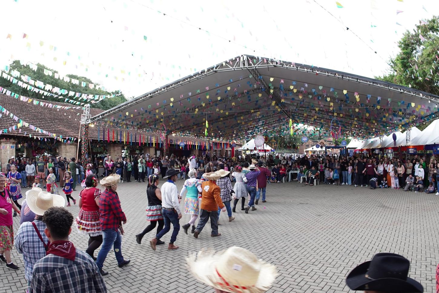 Festival Junino de Piracicaba acontece neste fim de semana e terá transmissão ao vivo do jogo do Brasil