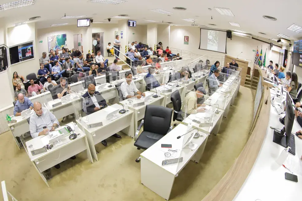Lixo, taxa mais cara e serviço questionado: crise na coleta gera pressão sobre Prefeitura e empresa em Piracicaba