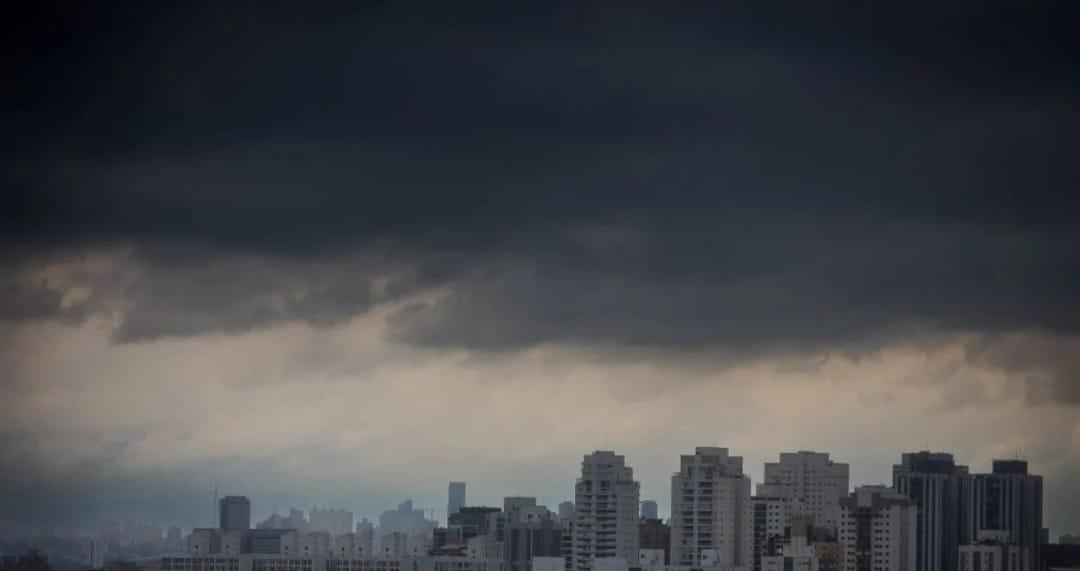 Governo de SP mantém Gabinete de Crise mobilizado e reforça atuação no litoral para atender ocorrências provocadas por ventos e chuvas