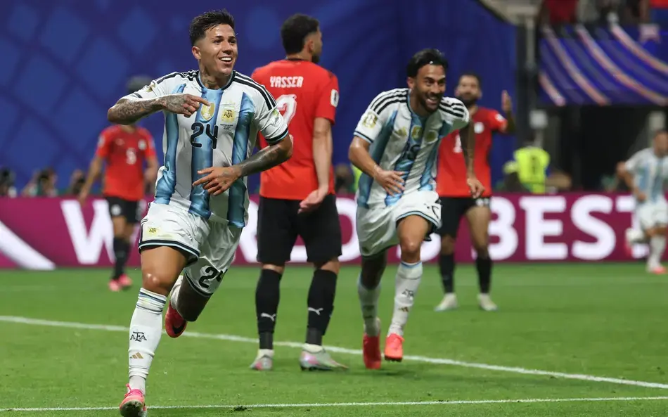 Messi marca, Argentina conquista virada histórica sobre o Egito e avança na Copa