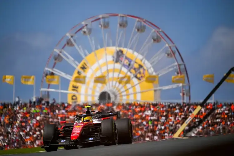 Com abandono de Verstappen, Norris domina Mercedes e vence GP da Holanda na F1