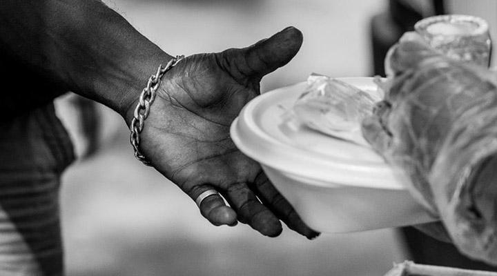 Justiça derruba lei de Piracicaba que punia doações de alimentos — e decisão expõe excesso de burocracia da Prefeitura