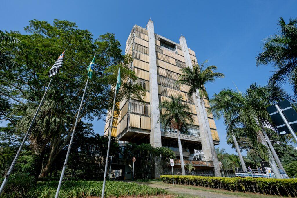 Prefeitura de Piracicaba quer vender 55 imóveis públicos; lista inclui área de 15 mil m²