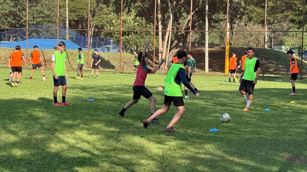Prefeitura oferece aulas gratuitas de futebol masculino, a partir dos 14 anos