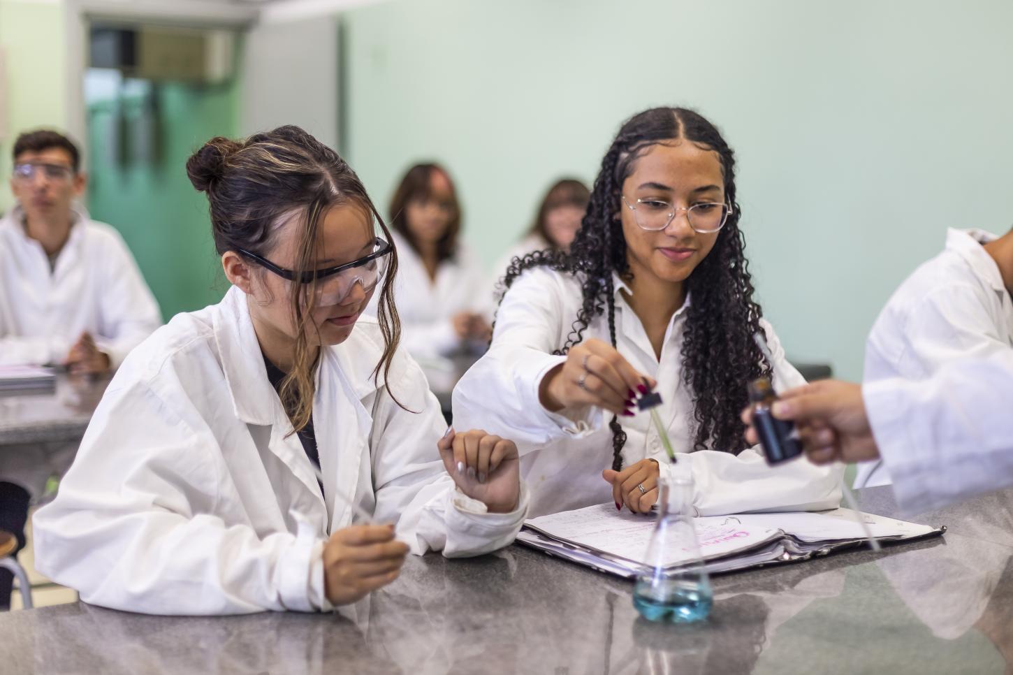 Educação do Estado de SP tem melhor desempenho em Ciências nos últimos 20 anos, passando do 8º para o 2º lugar no ranking nacional do Pisa