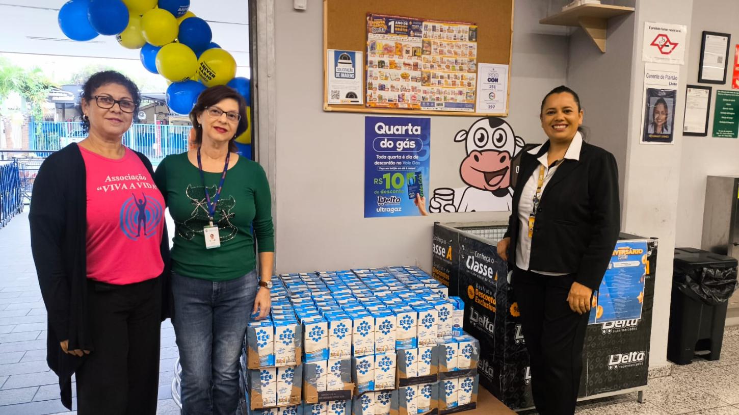 Fundo Social recebe 4.800 litros de leite arrecadados em campanha de aniversário do Delta Supermercados
