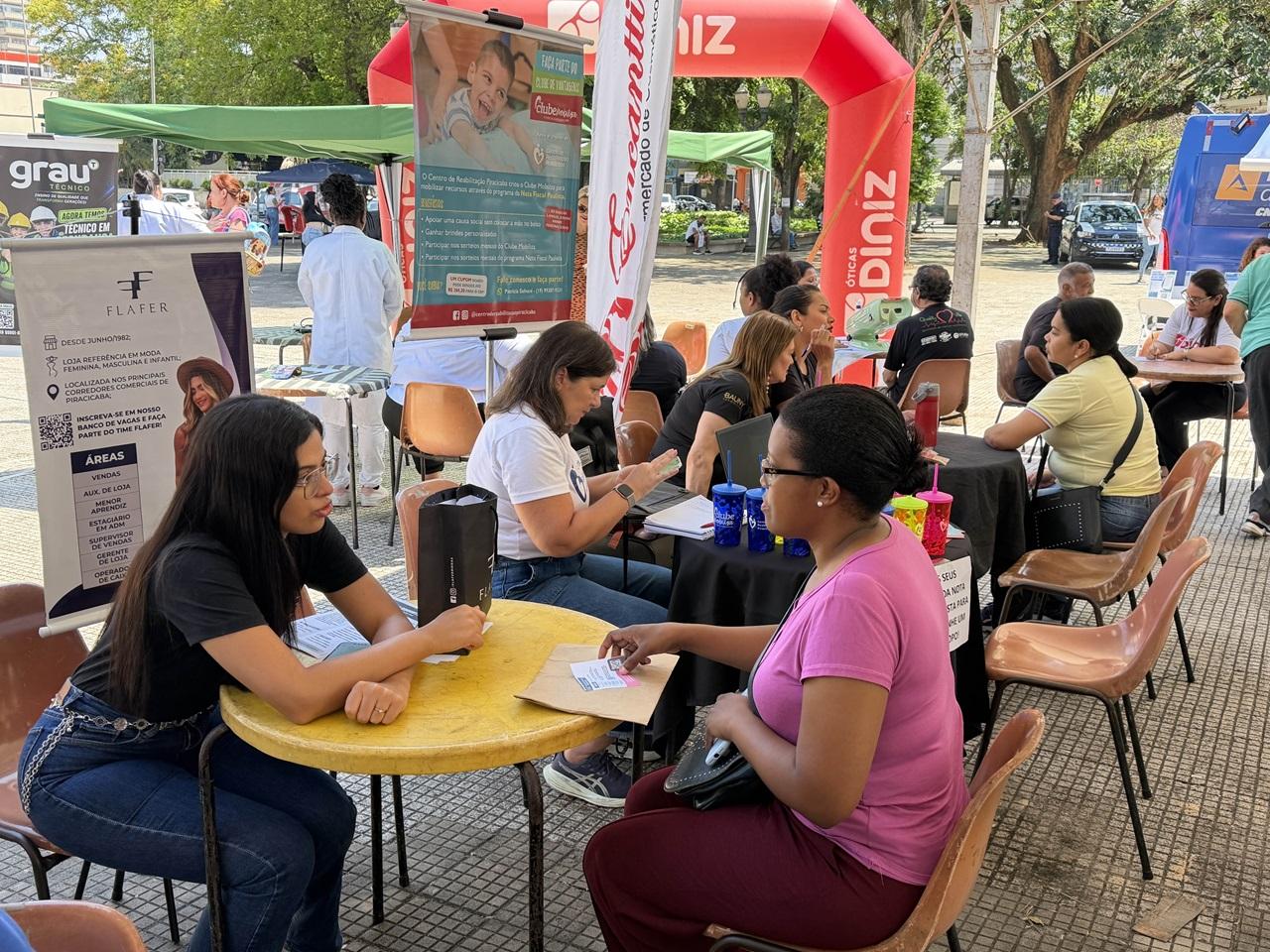 4ª Rota do Trabalho e Empreendedorismo realizou mais de 900 atendimentos na praça José Bonifácio