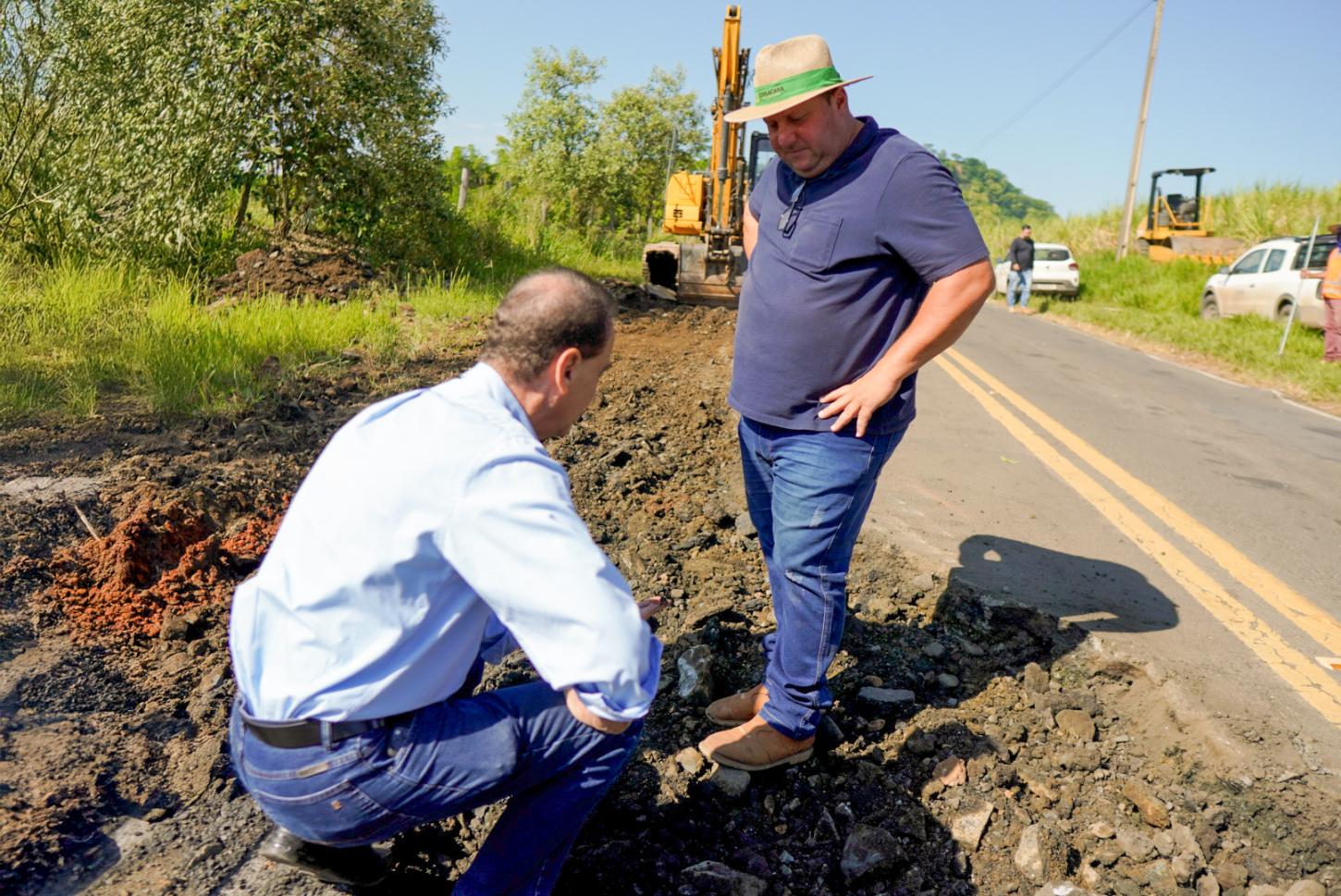 A pedido de Helinho Zanatta, Governo do Estado vai recuperar estrada entre Piracicaba e Anhumas