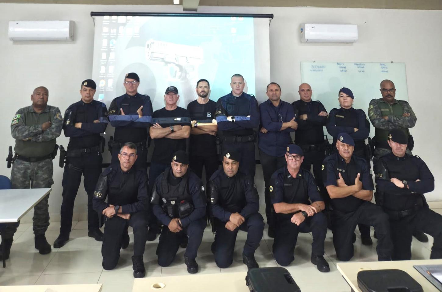 GCM de Piracicaba capacita guardas-civis como armeiros para manutenção de pistolas Glock